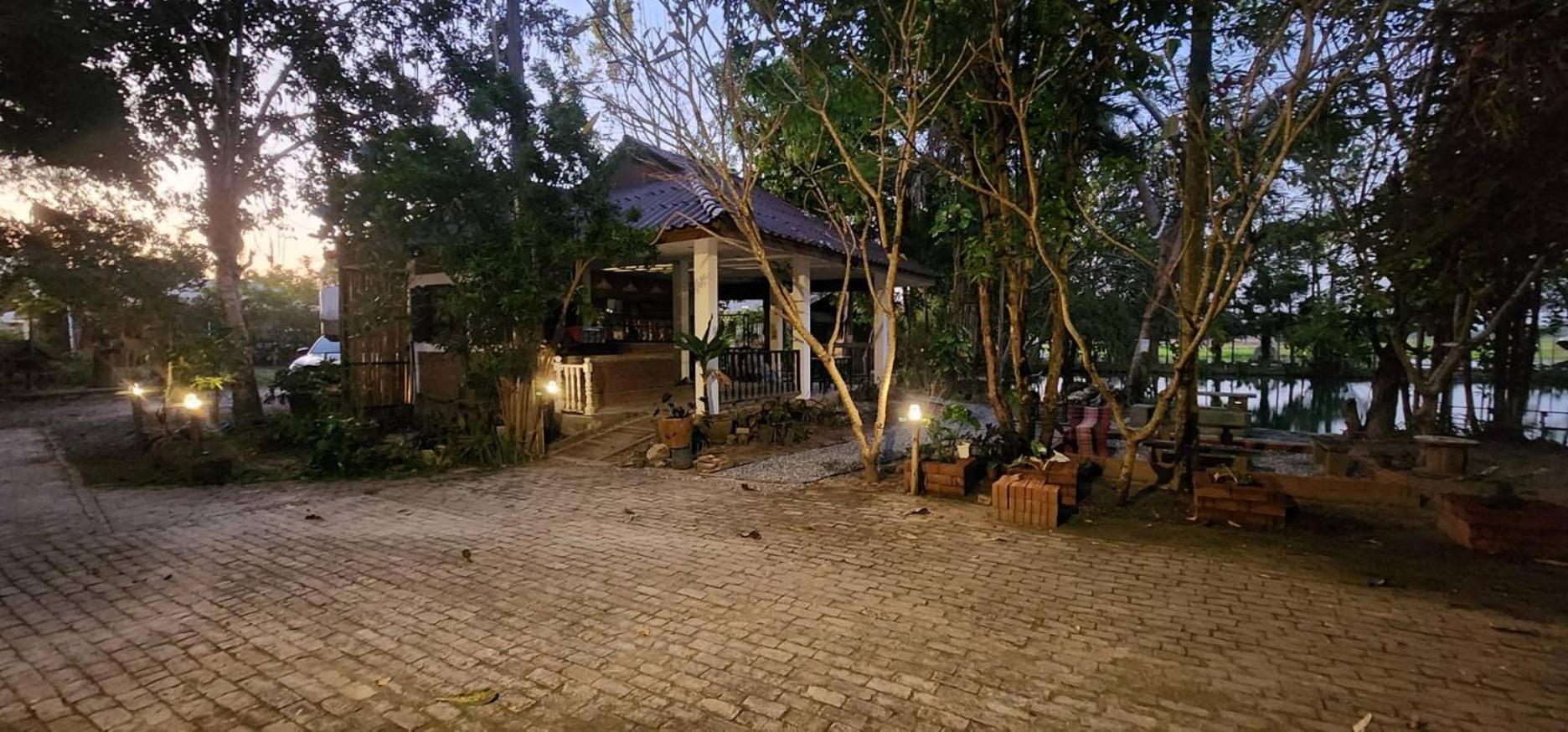 Tung Tong Homestay & Camping Mae Rim Buitenkant foto
